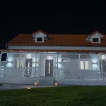 Tennis Home-pozar, Piperia!