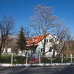 Tennis Home-pozar, Piperia! Апартаменты