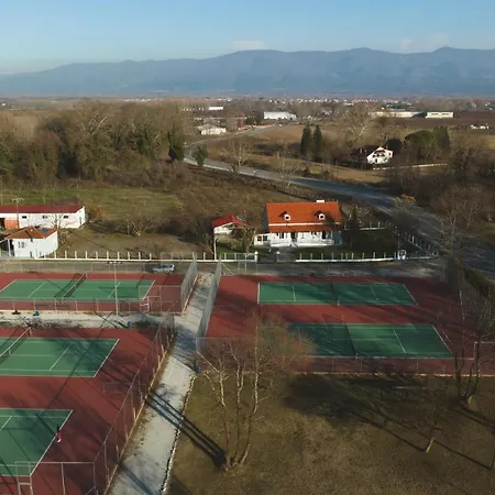 Daire Tennis Home-pozar, Piperia!