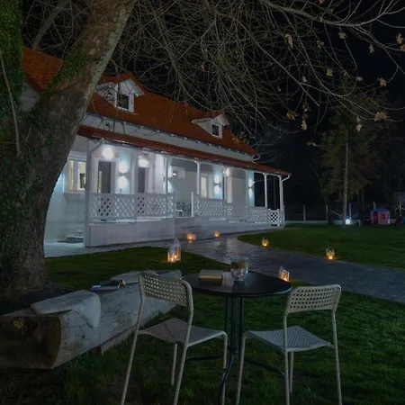Tennis Home-pozar, Piperia! Daire Ano Rodonia