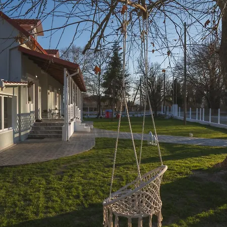 Tennis Home-pozar, Piperia! Daire