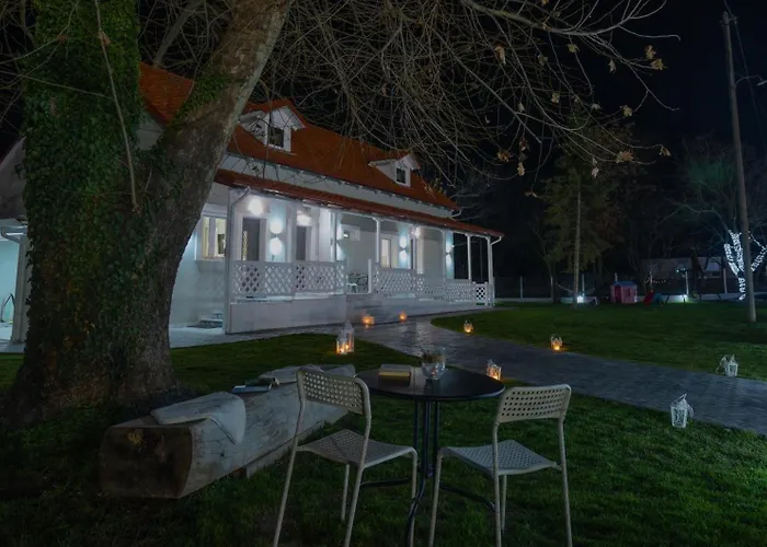 Tennis Home-pozar, Piperia! Daire Ano Rodonia