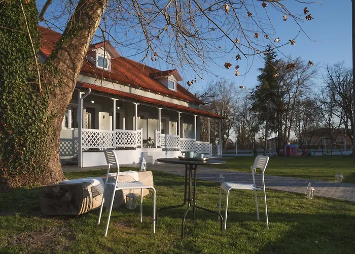 Tennis Home-pozar, Piperia! Daire