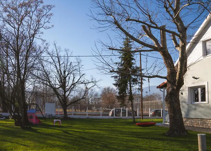 Tennis Home-pozar, Piperia! Daire Ano Rodonia